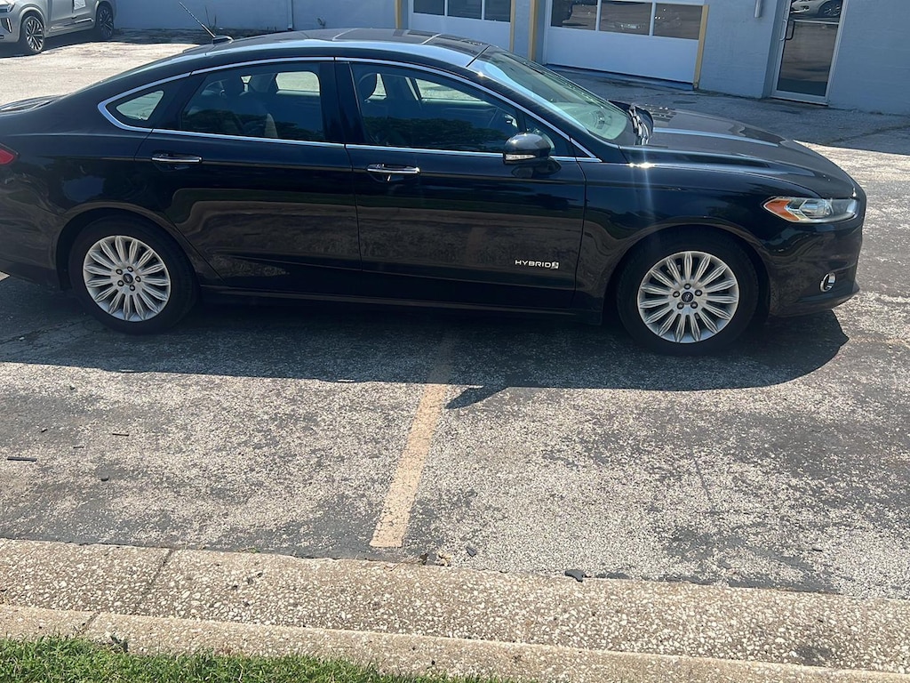 Used 2016 Ford Fusion SE Hybrid Sedan