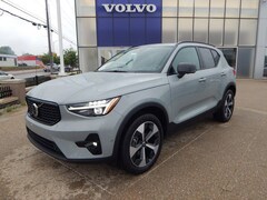2025 Volvo XC40 B5 Plus Dark Theme SUV