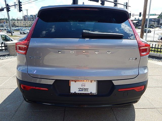 2026 Volvo XC40 Plus - Photo 8