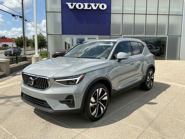 2025 Volvo XC40 Ultra Bright Theme SUV