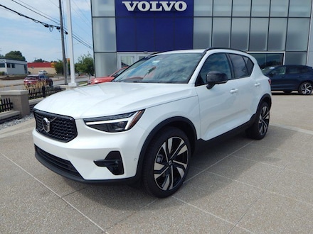 2025 Volvo XC40 B5 Ultra Dark Theme SUV