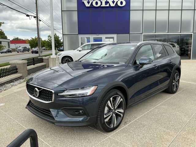 2026 Volvo V60 Cross Country B5 Plus AWD's photo