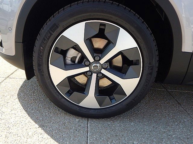 2026 Volvo XC40 Plus - Photo 11