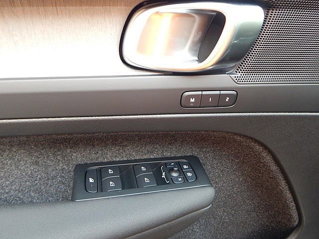 2026 Volvo XC40 Plus - Photo 15