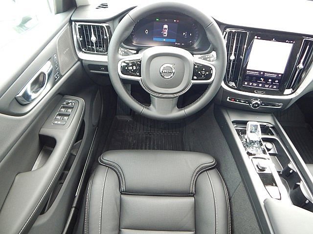 2026 Volvo V60 Cross Country B5 photo 3