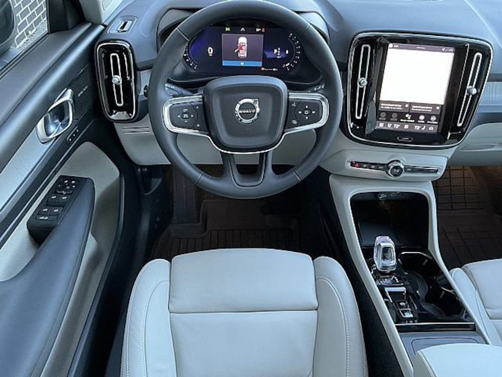 New 2026 Volvo XC40 B5 Ultra SUV