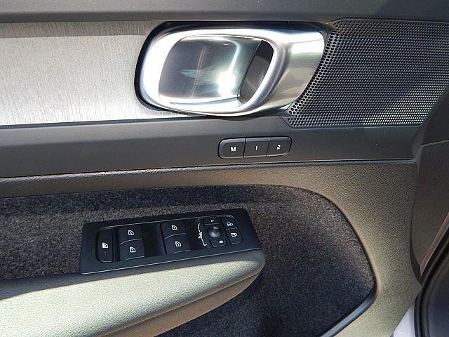 2026 Volvo XC40 Plus - Photo 14