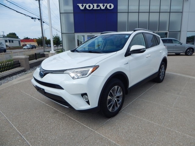 Used 2018 Toyota RAV4 XLE with VIN JTMRJREV7JD164496 for sale in Kansas City