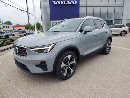 2025 Volvo XC40 B5 Core Bright Theme AWD SUV 2025 Volvo XC40 B5 Core Bright Theme AWD SUV
