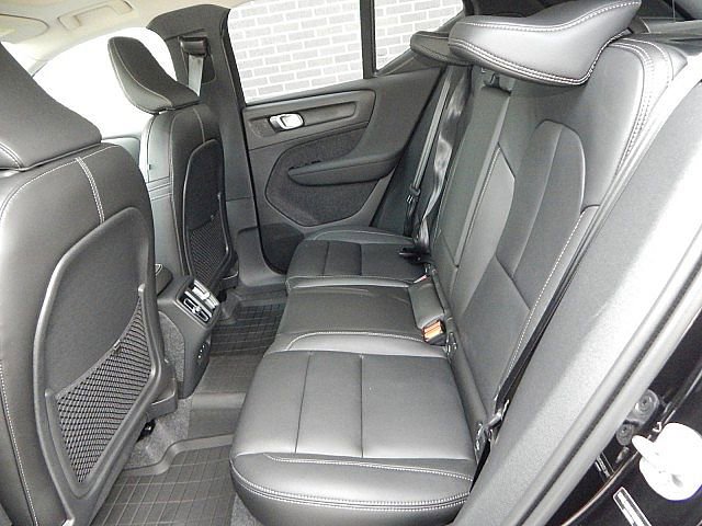 2026 Volvo XC40 Plus - Photo 12