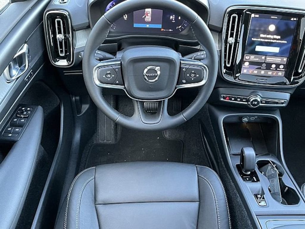 New 2026 Volvo XC40 B5 Core SUV