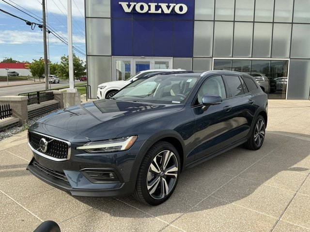 2024 Volvo V60 Cross Country B5 Plus AWD's photo