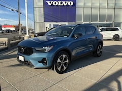 2025 Volvo XC40 Plus Dark Theme B5 AWD Plus Dark Theme