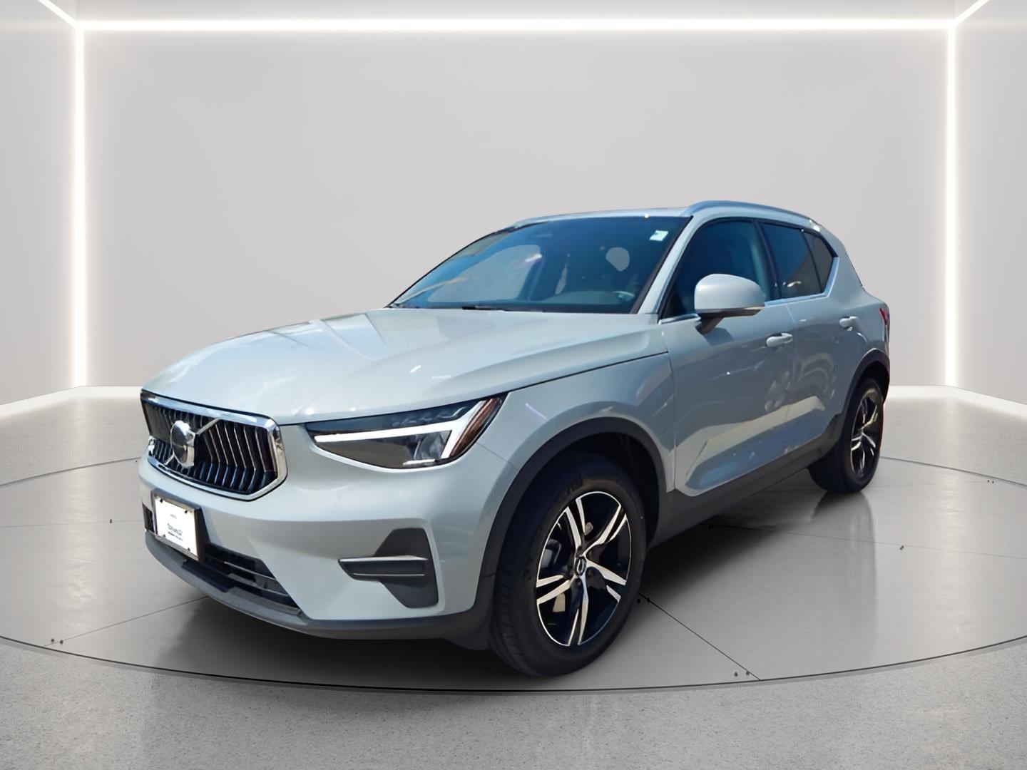 Used 2025 Volvo XC40 Core with VIN YV4L12UJ8S2478292 for sale in Kansas City