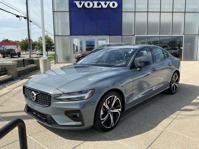 2024 Volvo S60 B5 Core Dark Theme AWD's photo