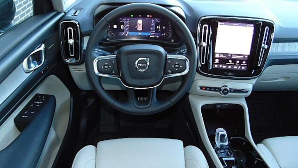 New 2026 Volvo XC40 B5 Ultra SUV