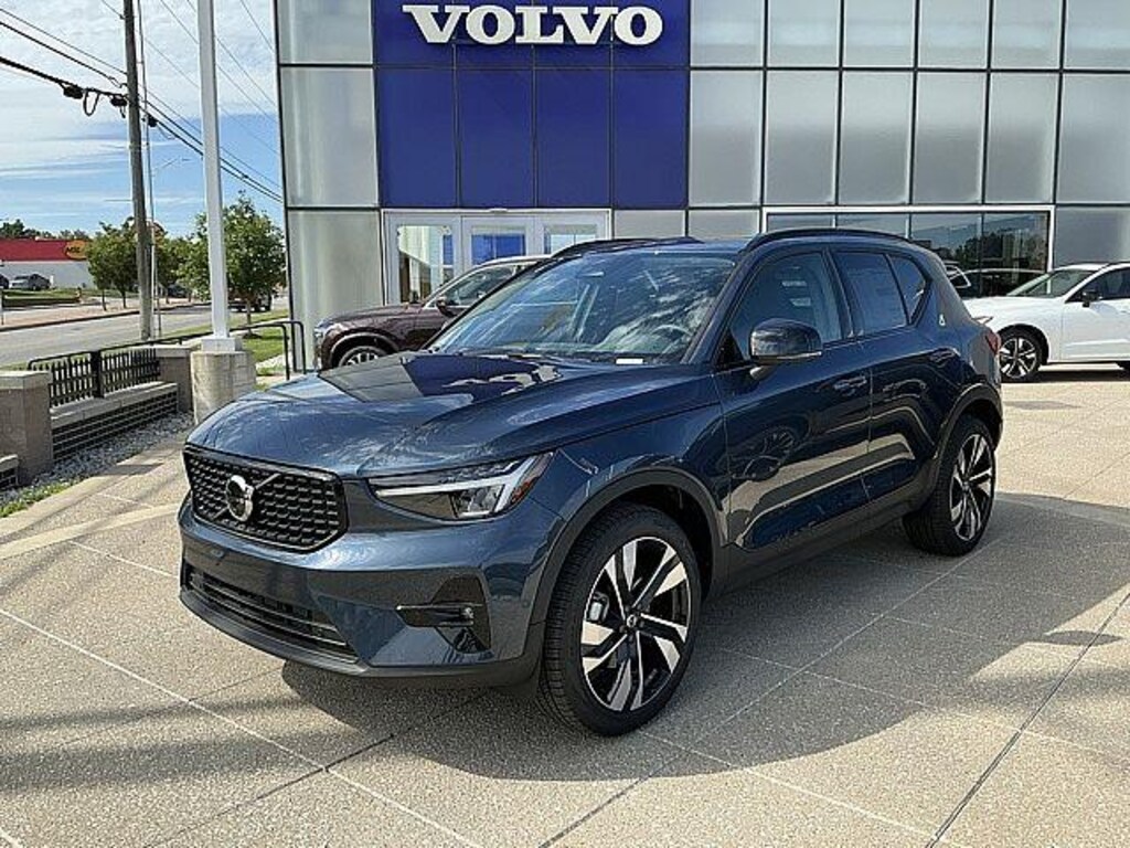 New 2026 Volvo XC40 B5 Plus SUV