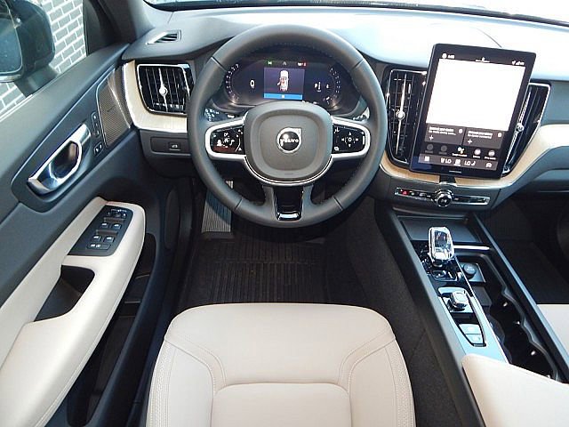 2026 Volvo XC60 B5 Plus photo 2