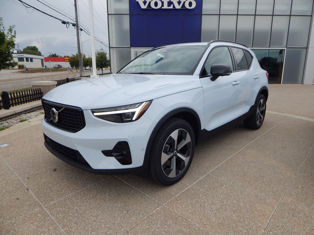 2026 Volvo XC40 Plus's photo