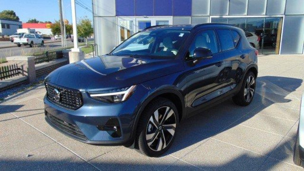 New 2026 Volvo XC40 B5 Ultra SUV