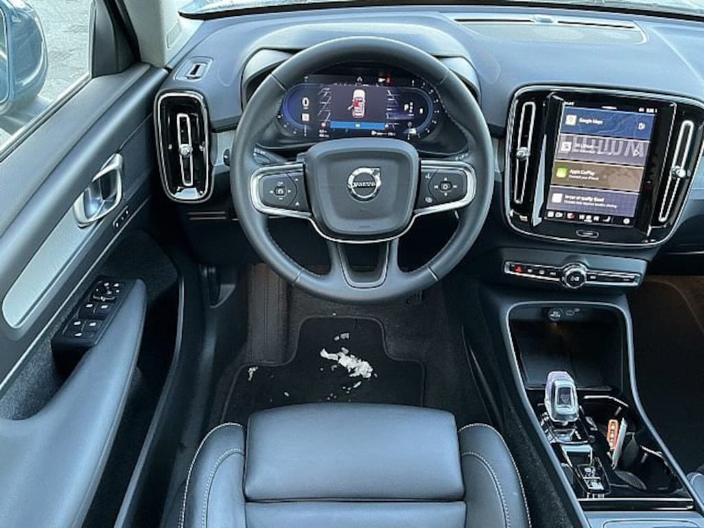 Used 2025 Volvo XC40 Plus Bright Theme B5 AWD Plus Bright Theme