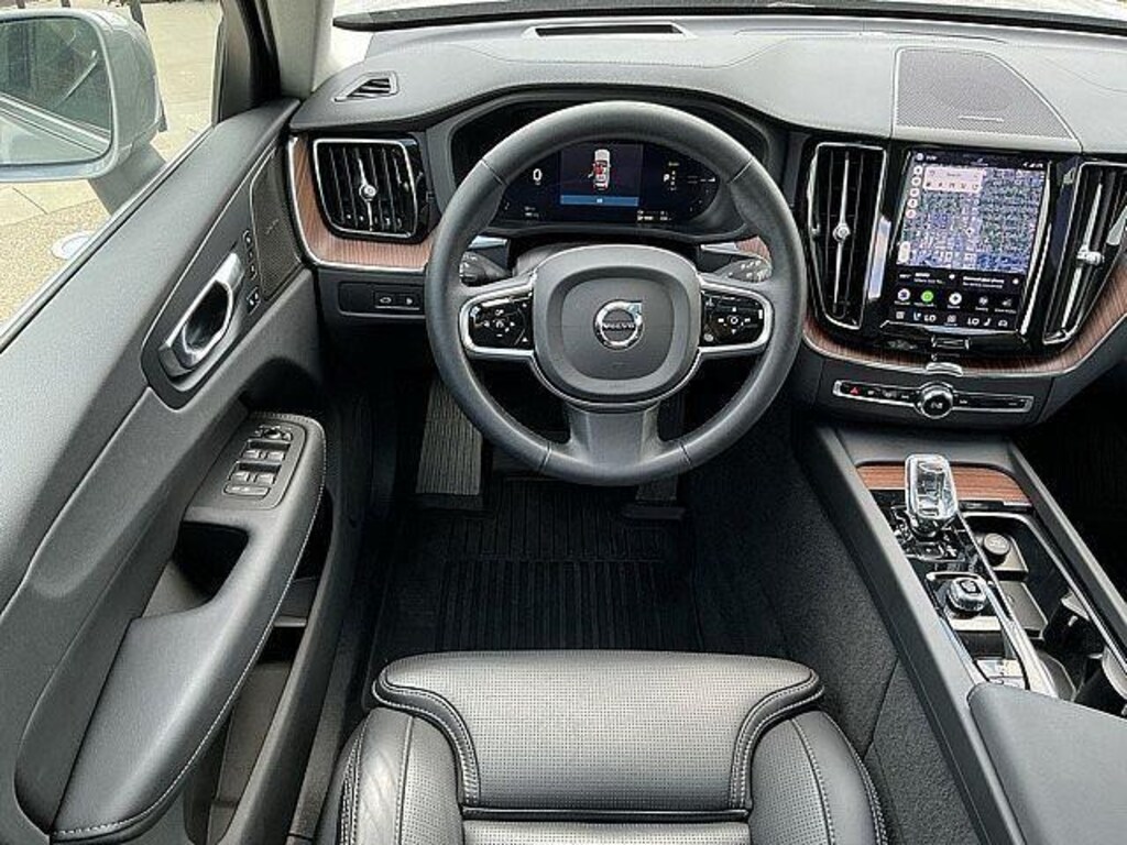 Certified 2023 Volvo XC60 Recharge Plug-In Hybrid Ultimate Bright Theme SUV
