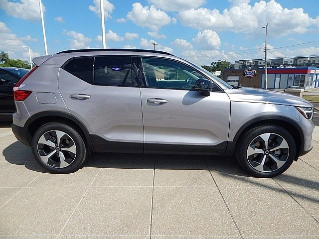 2026 Volvo XC40 Plus - Photo 6