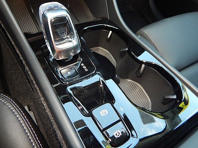 2026 Volvo XC40 Plus - Photo 16