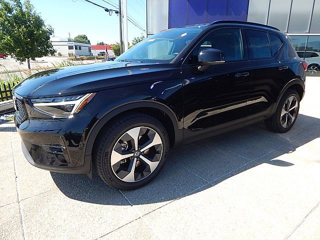 2026 Volvo XC40 Plus - Photo 9