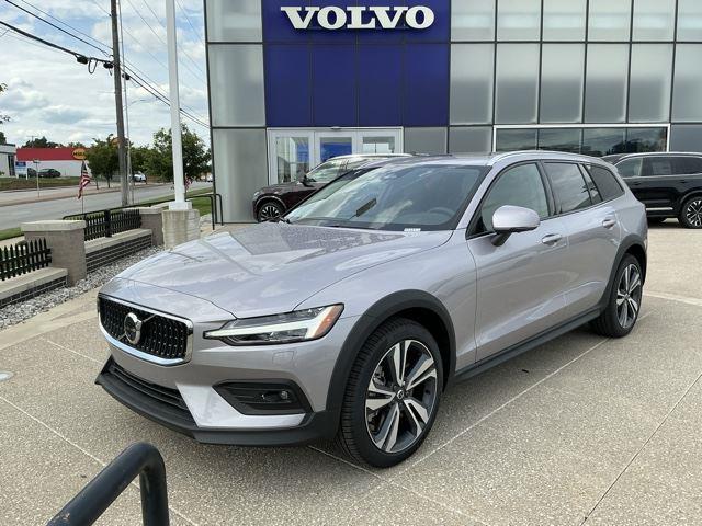 2026 Volvo V60 Cross Country B5 Plus AWD's photo