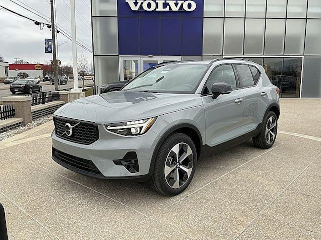 New 2026 Volvo XC40 B5 Plus SUV