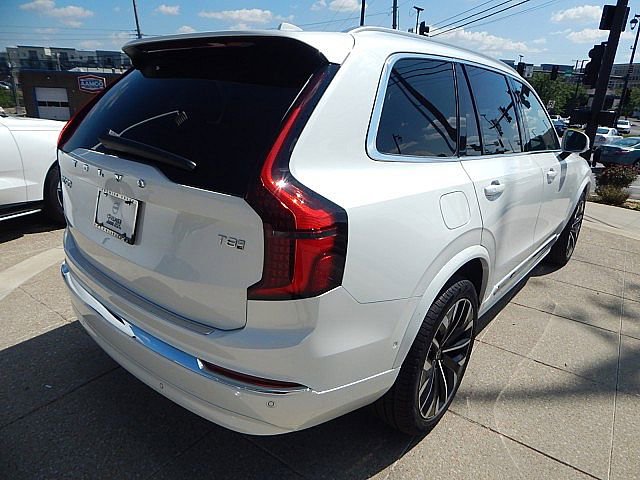 2025 Volvo XC90 T8 Plus photo 2