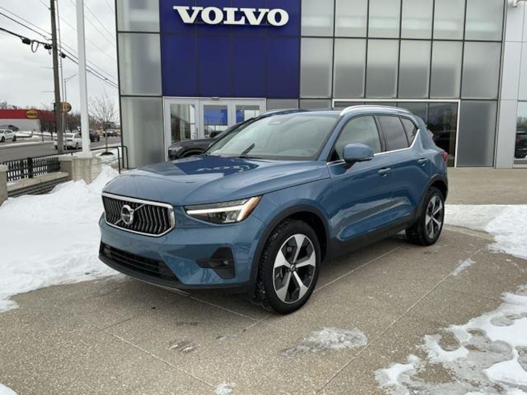 New 2026 Volvo XC40 B5 Ultra SUV
