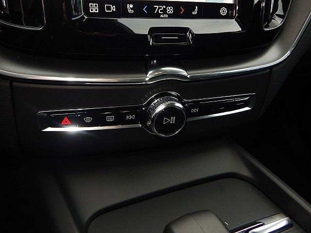 2025 Volvo XC60 Core - Photo 18