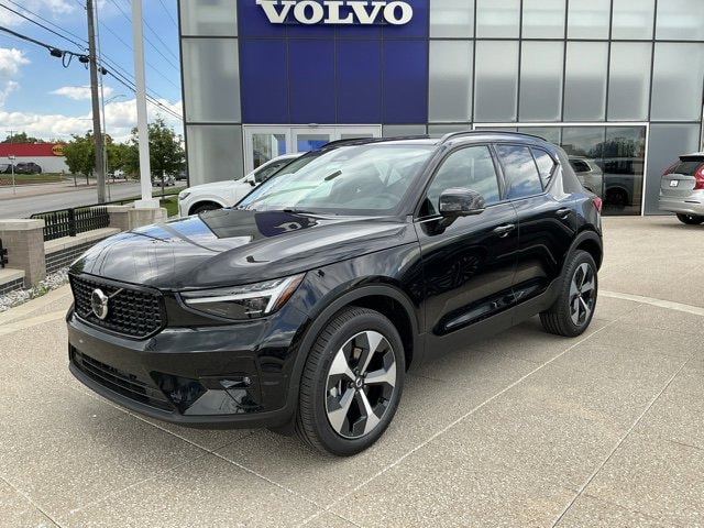 2026 Volvo XC40 B5 Plus Dark AWD's photo