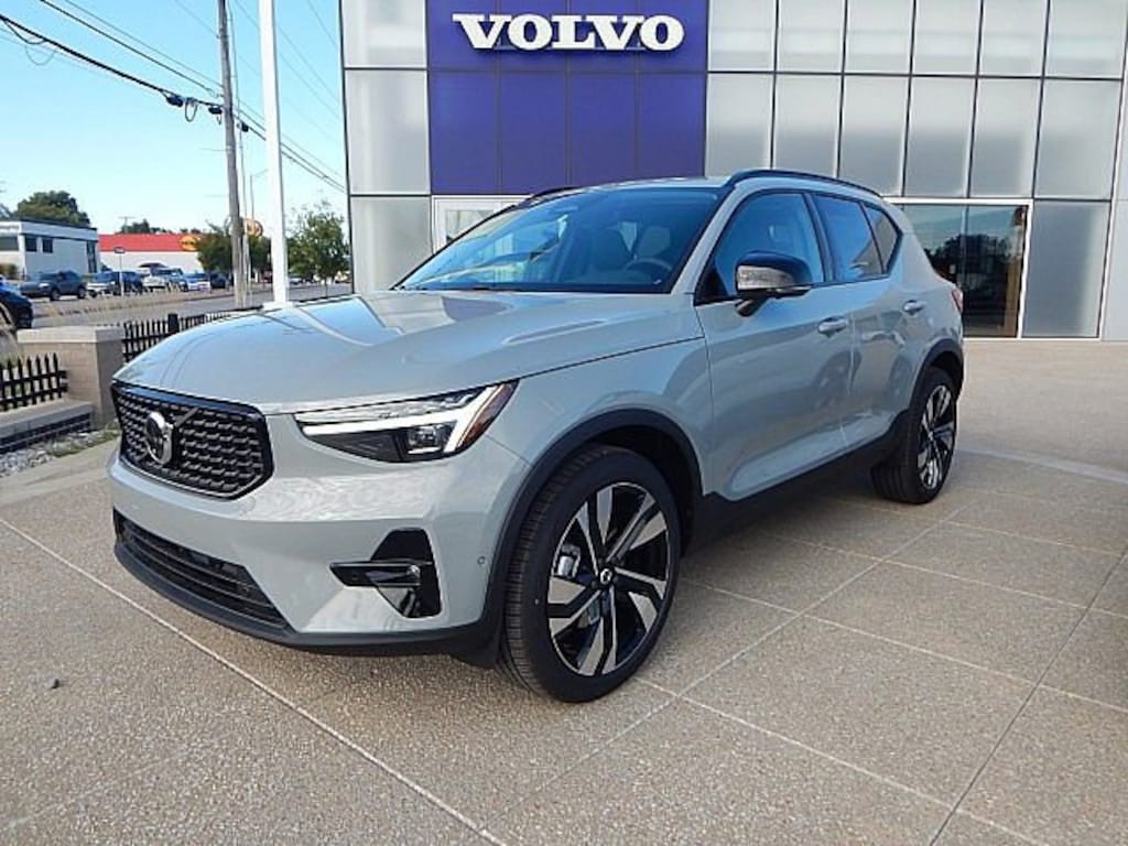 New 2026 Volvo XC40 B5 Plus SUV