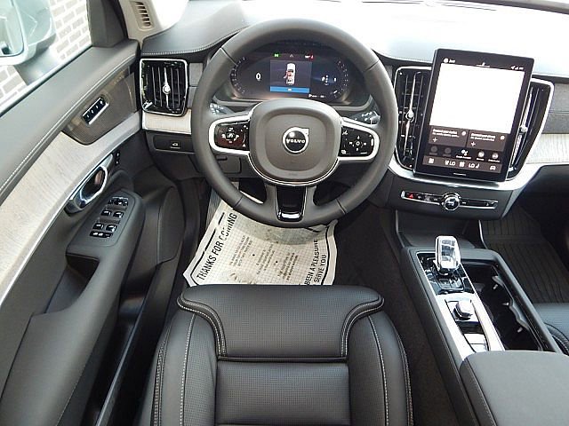 2026 Volvo XC90 photo 2