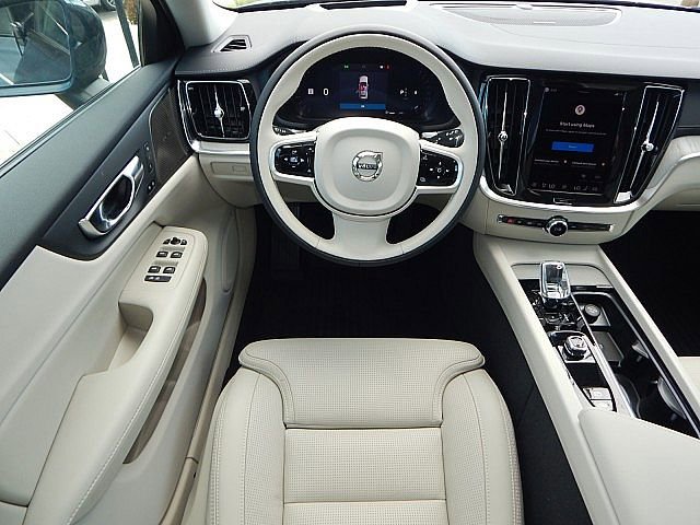 2026 Volvo V60 Cross Country B5 photo 2