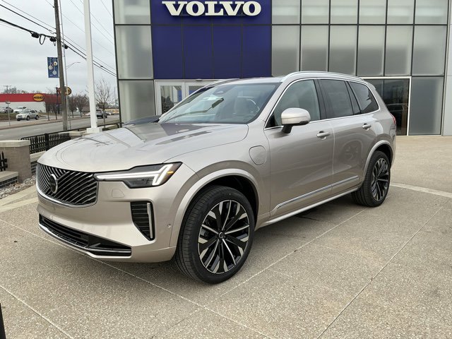2026 Volvo XC90 Plus's photo