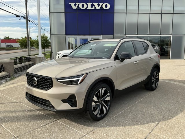 2026 Volvo XC40 B5 Ultra Dark AWD's photo