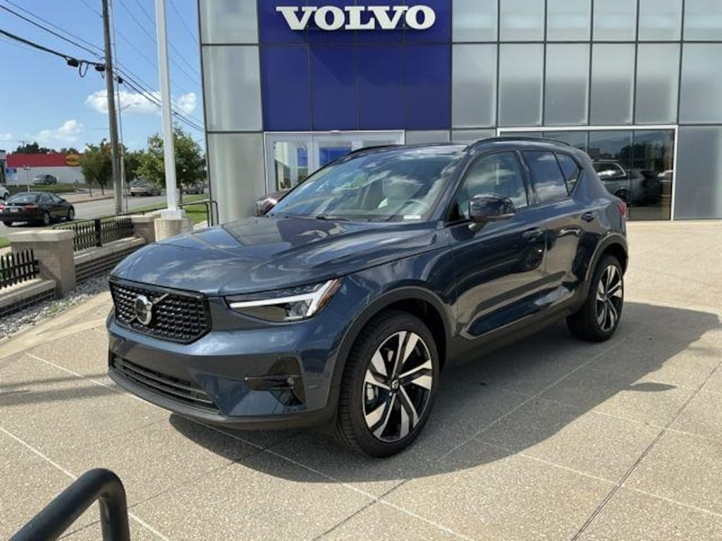 New 2026 Volvo XC40 B5 Plus SUV