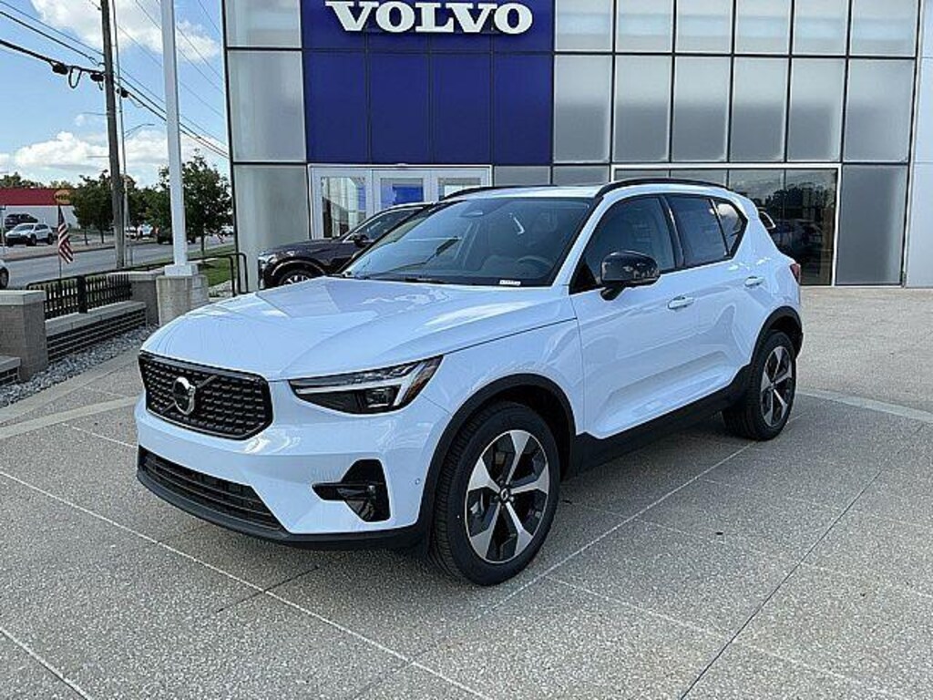 New 2026 Volvo XC40 B5 Plus SUV