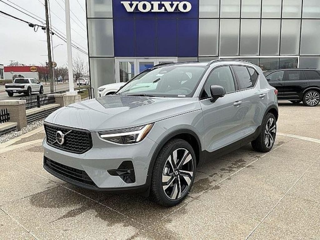 New 2026 Volvo XC40 B5 Plus SUV