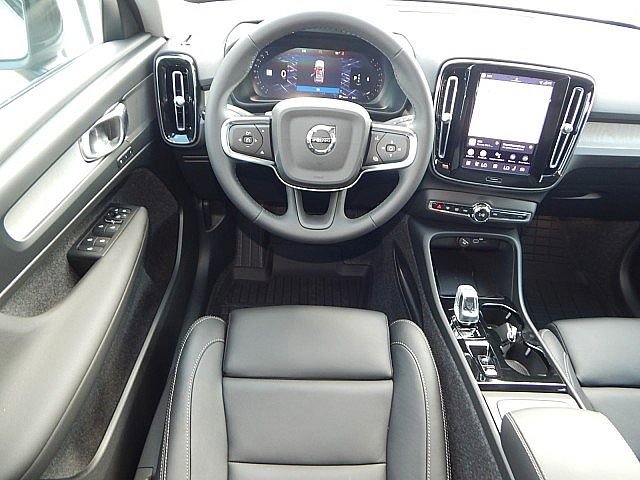 2026 Volvo XC40 Plus photo 2