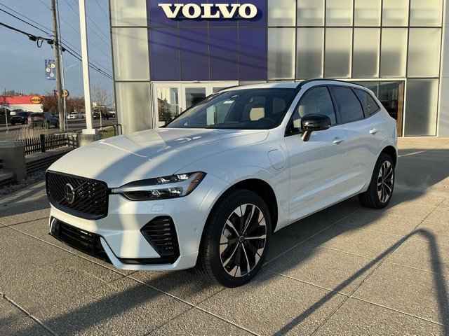 2026 Volvo XC60 Plus's photo