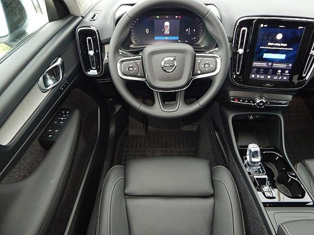 New 2026 Volvo XC40 B5 Plus SUV