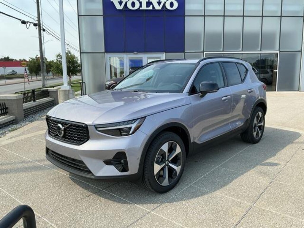 New 2026 Volvo XC40 B5 Plus SUV