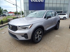 2026 Volvo XC40 B5 Core SUV