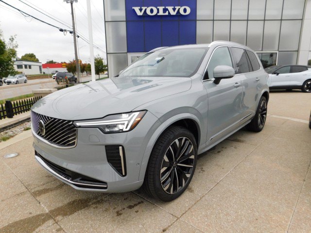 2026 Volvo XC90 Plus's photo