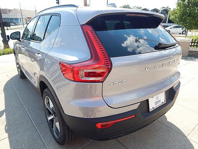 2026 Volvo XC40 Plus - Photo 9